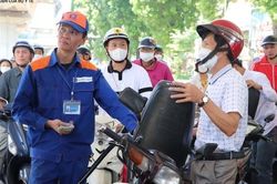 Lý giải giá bán buôn xăng dầu biến động lúc cao, lúc thấp