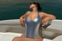 Sự lừa dối từ ảnh khoe vóc dáng hoàn hảo sau sinh của Kylie Jenner