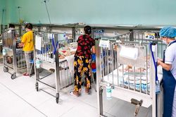 Phòng bệnh hô hấp cho trẻ trong giai đoạn giao mùa