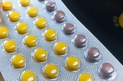 Nam sinh lớp 9 uống nhầm 21 viên thuốc tránh thai