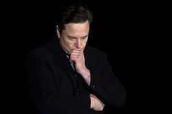 Tỷ phú Elon Musk bị điều tra liên quan đến thương vụ mua Twitter