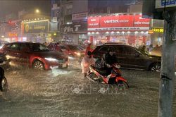 Đà Nẵng: Cho học sinh nghỉ học để ứng phó với mưa lũ