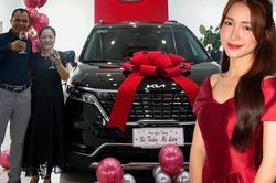 Vừa tặng biệt thự, Hòa Minzy tiếp tục báo hiếu bố mẹ xế hộp tiền tỷ, đúng 'con nhà người ta'