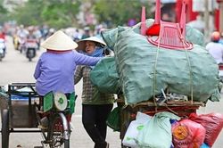 Tôn vinh những người phụ nữ thầm lặng