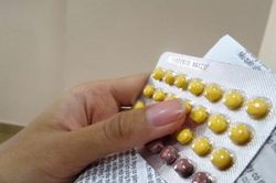 Trị viêm họng nhưng uống nhầm thuốc tránh thai, nam sinh lớp 9 nhập viện