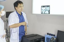 Bé gái 13 tháng tuổi bị dây thép đâm xuyên qua amidan