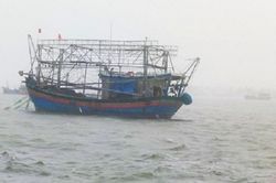 Một ngư dân rơi xuống biển mất tích khi đang đánh bắt cá ở Trường Sa