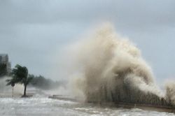 Bão Nesat hướng vào Biển Đông, diễn biến khó lường