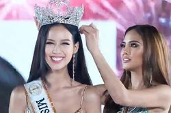 Hoa hậu và những lần cúi đầu xin lỗi khán giả