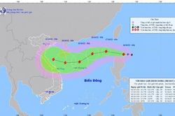 Dự báo thời tiết: Bão NESAT có khả năng mạnh thêm, Ban chỉ đạo ra công điện ứng phó, miền Trung lại hứng chịu mưa to trước bão