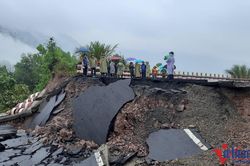 Đường lên cửa khẩu La Lay sạt lở hàng trăm mét, giao thông tê liệt