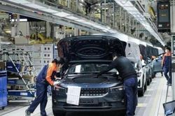 Xuất khẩu ôtô Trung Quốc tăng 44,5% trong 8 tháng