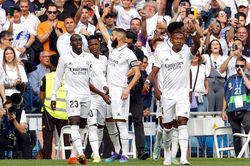 Real Madrid 3-1 Barcelona: Kinh điển màu trắng