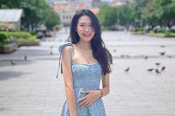 Người yêu Đoàn Văn Hậu khoe eo con kiến giữa trời nắng