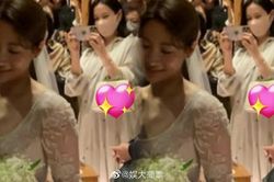 Son Ye Jin hiếm hoi lộ bụng bầu trong đám cưới bạn thân