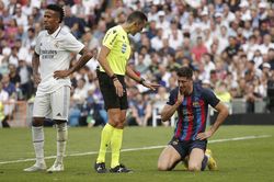 HLV Xavi thừa nhận tình hình tại Barca sau trận thua thảm Real Madrid