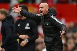 Ten Hag không thể mong chờ 'viện binh' trong tháng Giêng
