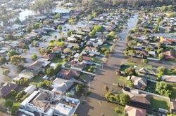 Lụt lội nghiêm trọng ở Australia, hàng chục nghìn gia đình phải sơ tán