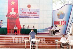Tổ chức phiên tòa giả định tại Trường THPT Trung Sơn