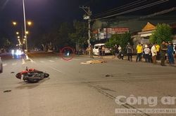 Xe máy tông nhau trong đêm, 1 người chết, 3 người trong gia đình bị thương