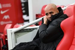 Man City thua Liverpool, HLV Guardiola ám chỉ trọng tài thiên vị