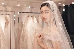 Hoa hậu Đỗ Mỹ Linh và Đỗ Vinh Quang tổ chức lễ ăn hỏi kín tiếng tại nhà riêng