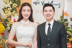 Hoa hậu Đỗ Mỹ Linh hôn chồng thiếu gia say đắm trong đám hỏi