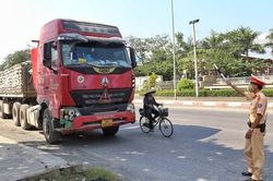 CSGT ra quân xử lý xe quá tải sau phản ánh của Báo Đại Đoàn Kết