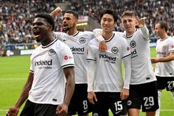 Soi kèo nhà cái Stuttgarter Kickers vs Frankfurt. Nhận định, dự đoán bóng đá cúp Đức (23h00, 18/10)