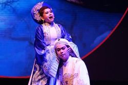 Nhà văn Bích Ngân: 'Dấn thân' vào viết kịch bản lịch sử