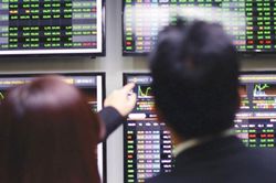 Cổ phiếu bất động sản, xây dựng khởi sắc, VN-Index tăng hơn 12 điểm