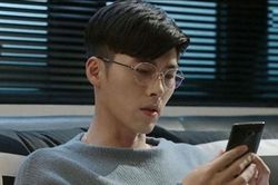Đi làm cầm nhầm điện thoại của vợ, lúc vào Facebook tôi run rẩy
