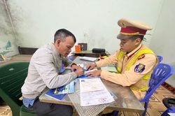 Công an lập biên bản vụ tài xế không nhường đường cho xe cứu thương