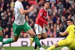 Tại sao Ronaldo tới giờ vẫn im lặng?