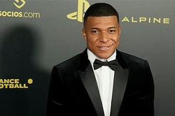 Mbappe bị la ó thậm tệ khi dự lễ trao giải Quả Bóng Vàng