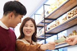 Đang suy sụp vì nợ nần, vợ chồng tôi bỗng nhận được giúp đỡ từ người lạ