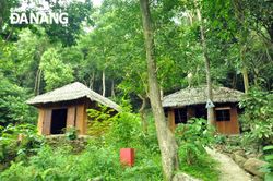 Để cách mạng thắng lợi phải bám sát dân