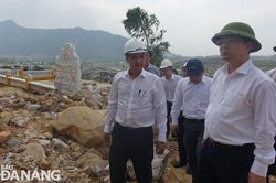 Khẩn cấp khắc phục sạt lở tại nghĩa trang Hòa Sơn