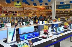 Trú mưa nhờ siêu thị, nhân thể trộm 130 chiếc điện thoại di động