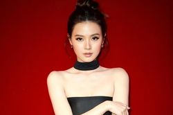 Midu khoe vai trần gợi cảm trên thảm đỏ