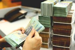 Tín dụng bất động sản tăng nhanh, cho vay chứng khoán giảm mạnh