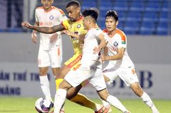 Thầy trò HLV Phan Than Hùng 'giải hạn'