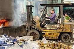 Đà Nẵng tiêu hủy hơn 52.000 bao thuốc lá nhập lậu