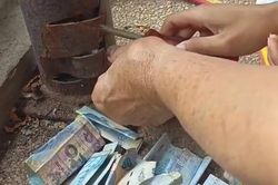 Bố lâm bệnh nặng, tiết lộ nơi cất quỹ đen khó ngờ