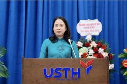 Phó Chủ tịch nước Võ Thị Ánh Xuân dự khai giảng tại trường ĐH Khoa học và Công nghệ Hà Nội