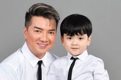 Đàm Vĩnh Hưng viết nhật ký chăm con