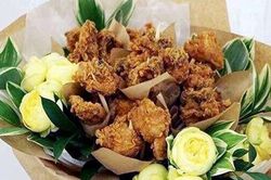 20/10 năm nay có những bó hoa đẹp độc lạ khiến các 'tâm hồn ăn uống' mê mẩn và chỉ muốn... ăn ngay lập tức