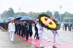 Đại biểu Quốc hội dự kỳ họp thứ 4, khóa XV vào Lăng viếng Chủ tịch Hồ Chí Minh
