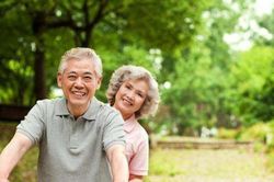 Tuổi nghỉ hưu không vượt quá 65 tuổi đối với nam và 60 tuổi đối với nữ