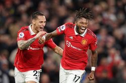 Fred hủy diệt như thế nào trong trận MU đại thắng Tottenham?